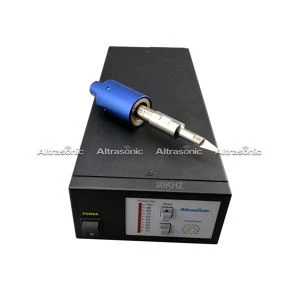 lame titanique d'alliage utilisée par découpeuse 30khz avec la puissance 500w s'appliquent dans la coupe